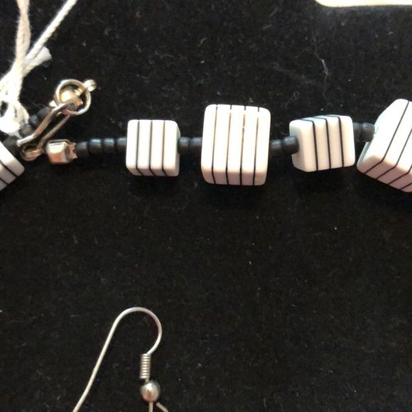 Vintage 70 earrings and necklace set - Picture 10 of 11